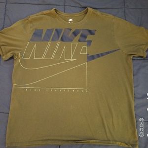Men Nike short sleeve